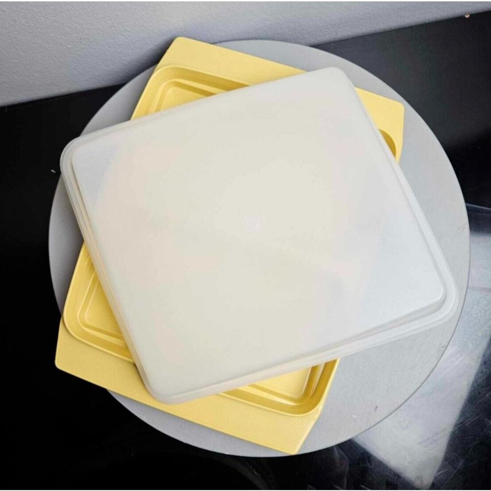 Yellow Tupperware Divided Storage with lid - Picture 5 of 7